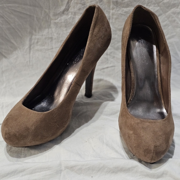 Breckelles Brown Heels Classic Suede Design - Picture 1 of 10